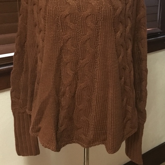 The Kori Knit Cape - Picture 4 of 8